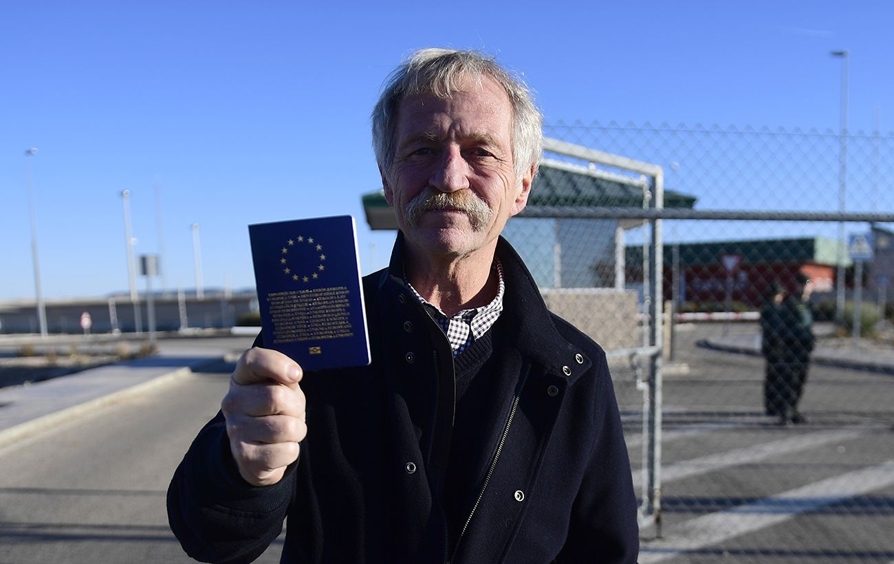 Блакитна мрія: Як отримання Блакитної картки ЕС відкриває нові перспективи для українців за кордоном