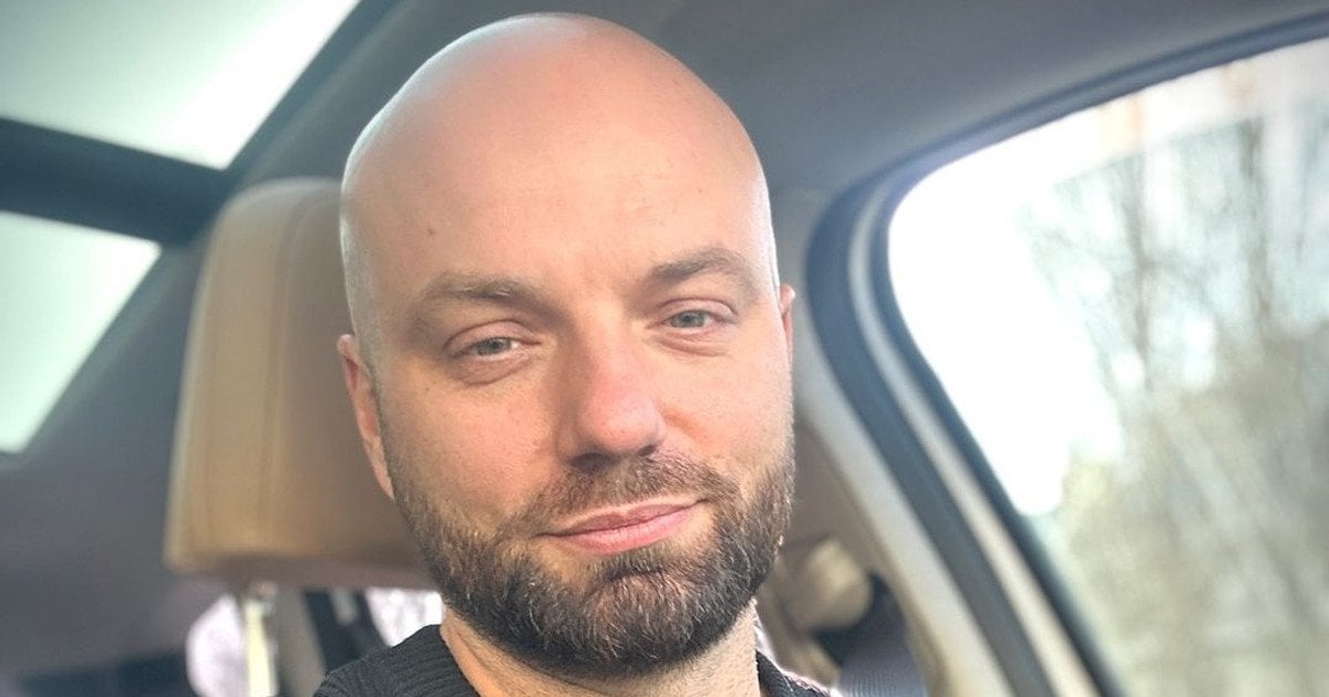 "Відомий українець приголомшив бабусю стильним образом: телеведучий показав свою 95-річну рідну, розчулюючи шанувальників".