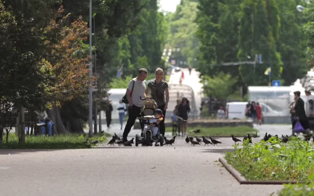 Порятунок від палючого сонця: Ефективні поради лікарів, як уберегтися від теплового удару