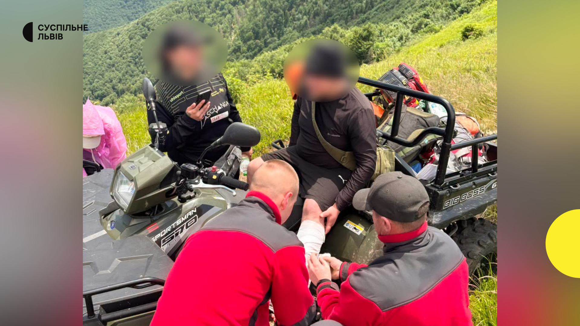 Відважні гірські рятувальники виручили туриста, травмованого під час сходження на гору Парашка