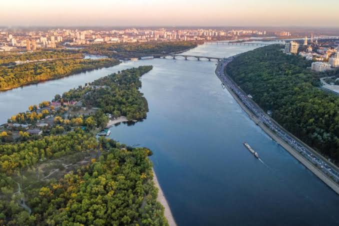 Найдовша річка України: Дніпро та її особливості